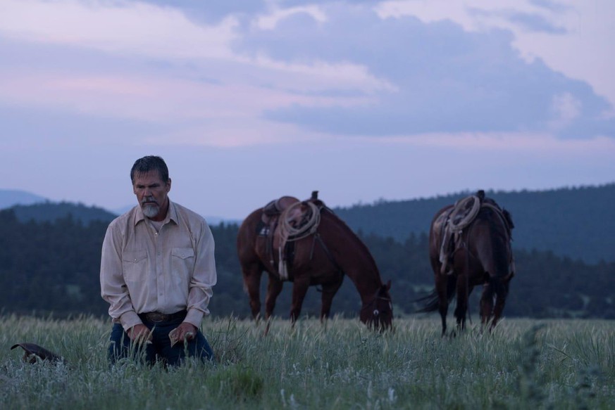 Pour Josh Brolin, ce n'est pas la vie en rose dans Outer Range.