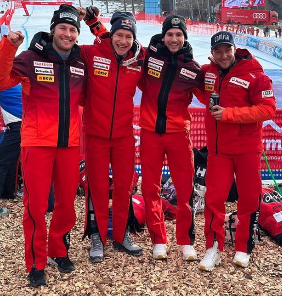 Marco Odermatt (deuxième depuis la gauche) et les Suisses ont cartonné à Bormio.