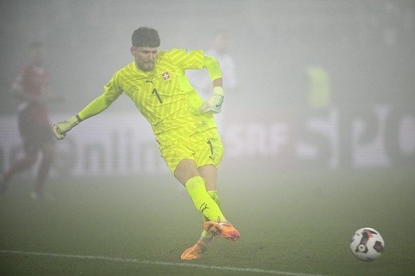 epaselect epa11661159 Switzerland&#039;s goalkeeper Gregor Kobel in action during the UEFA Nations League Group D soccer match between Switzerland and Denmark, in St. Gallen, Switzerland, 15 October 2 ...