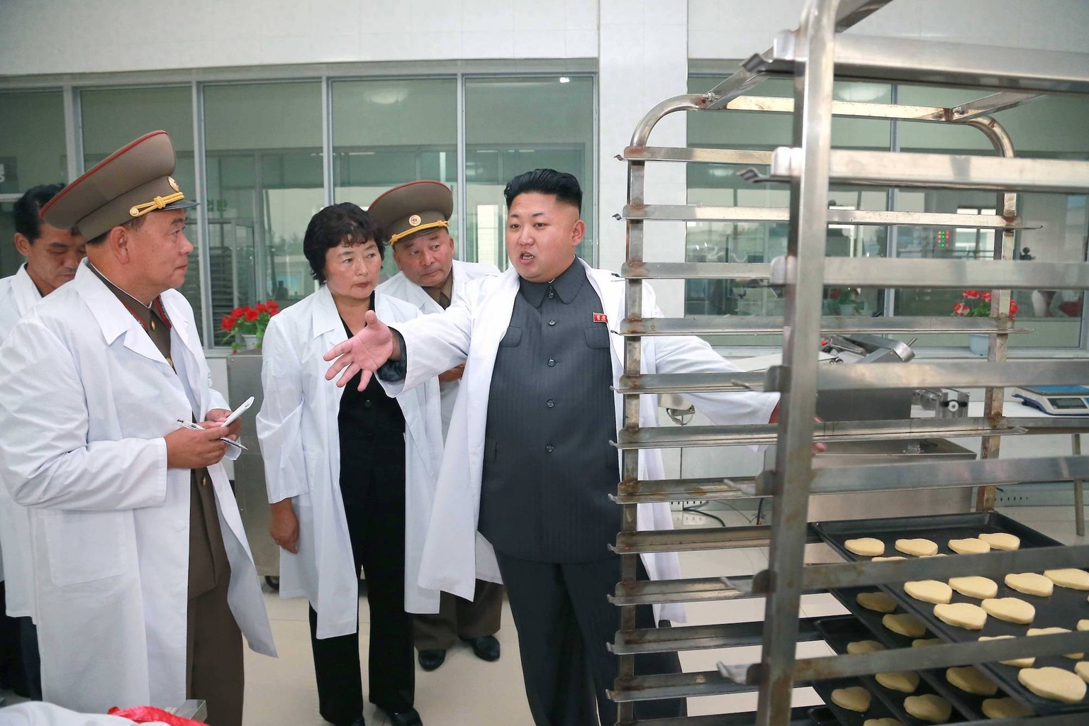 PYONGYANG, Aug. 24, 2014 -- Photo provided by Korean Central News Agency () on Aug. 24, 2014 shows top leader of the Democratic People s Republic of Korea (DPRK) Kim Jong Un (1st, right) inspects the ...