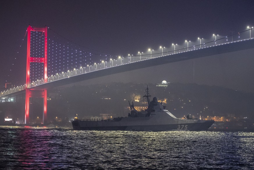epa09760987 Russian Navy vessel Dmitriy Rogachev 375 sails in the Bosphorus under the 15 July Martyrs Bridge in Istanbul, Turkey, 16 February 2022. Russian Navy ships transit the Black Sea for massive ...