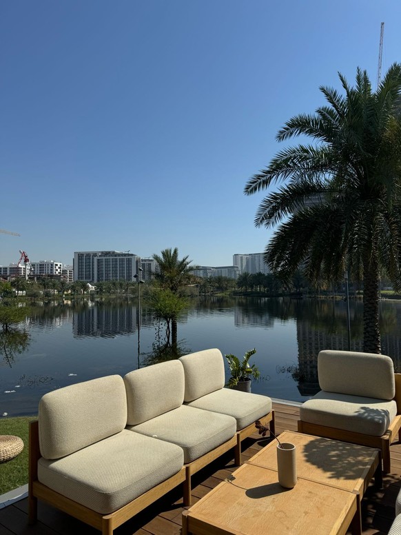 A Dubai Hills, le vendredi 19 avril, il y avait un lac à la place du parc.