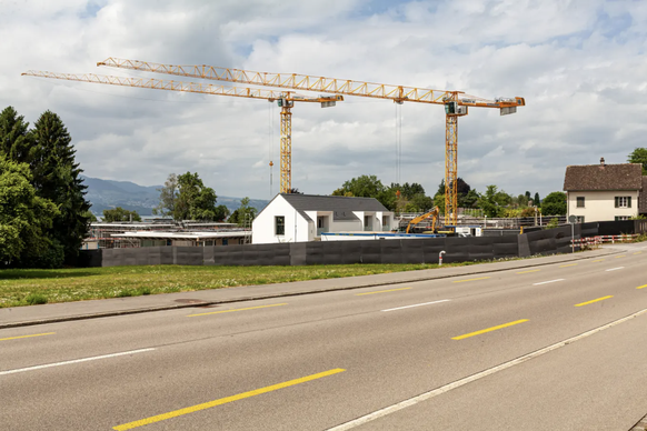 Les nouvelles maisons sont également déjà visibles depuis la route.