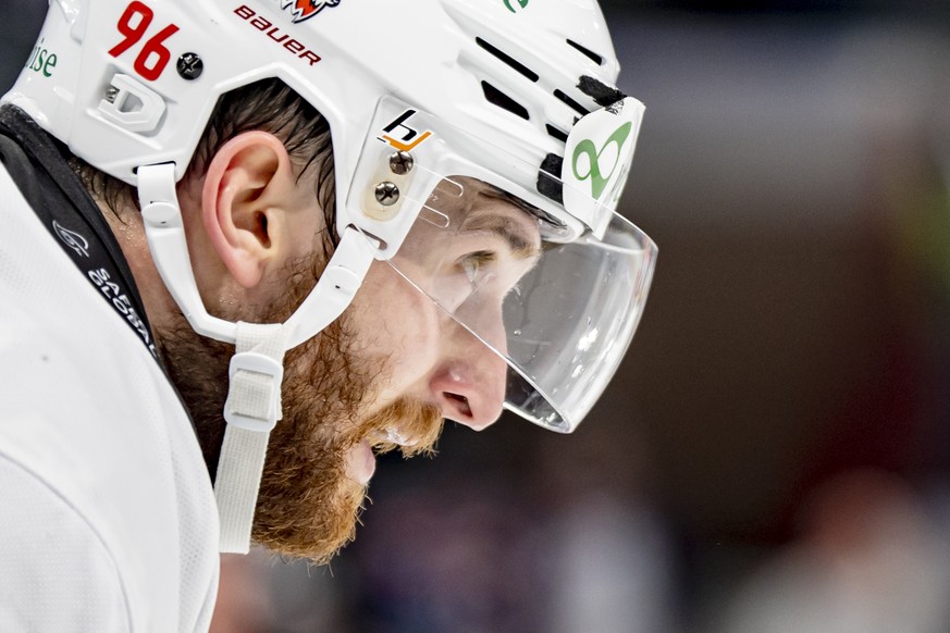 Andrea Glauser (LHC) nach dem vierten Playoff Finalspiel der Eishockey National League zwischen den ZSC Lions, ZSC, und dem Lausanne HC, LHC, am Dienstag 22. April 2025 in der Swiss Life Arena in Zuer ...