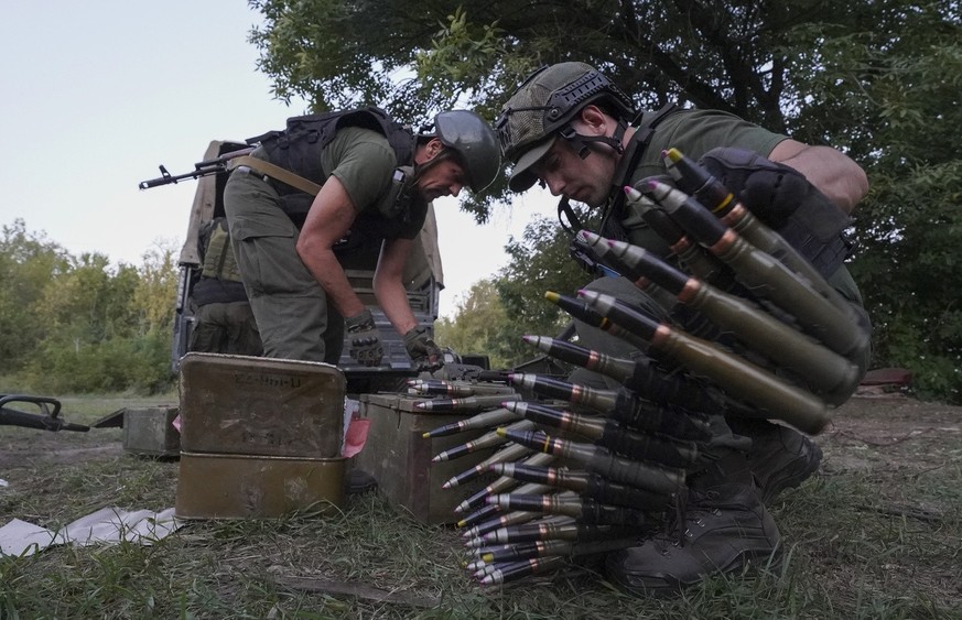 Ukrainian servicemen prepare their weapon to fire Russian positions in Kharkiv region, Ukraine, early Wednesday, Aug. 24, 2022. (AP Photo/Andrii Marienko)