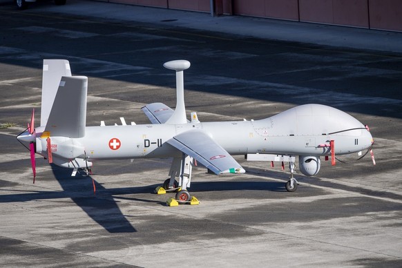 Eine Drohne des Aufklaerungsdrohnensystem 15 (ADS 15) der Armasuisse und Schweizer Armee auf dem Armee Flugplatz in Emmen am Donnerstag, 8. September 2022. (KEYSTONE/Urs Flueeler).