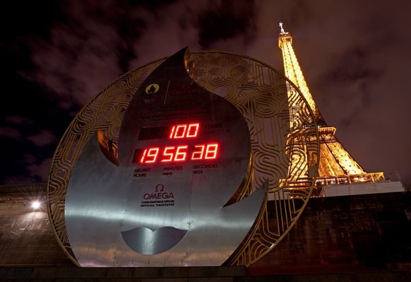 Mercredi, le compte à rebours près de la Tour Eiffel affichait 100 jours avant le début des JO.