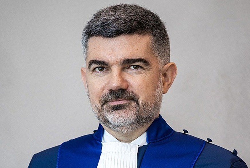 Accuser Netanyahou de génocide coûte très cher à au juge français Nicolas Guillou