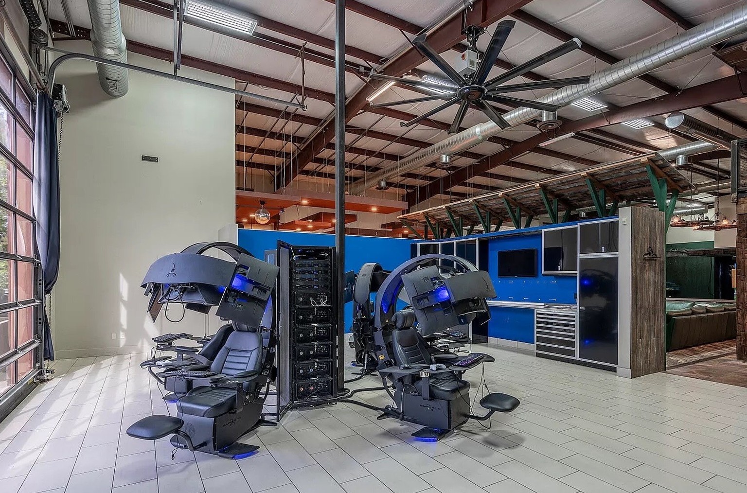 crazy villa mit gokartbahn in gilbert arizona für 20 millionen https://www.zillow.com/homedetails/21423-S-147th-St-Gilbert-AZ-85298/59261224_zpid/