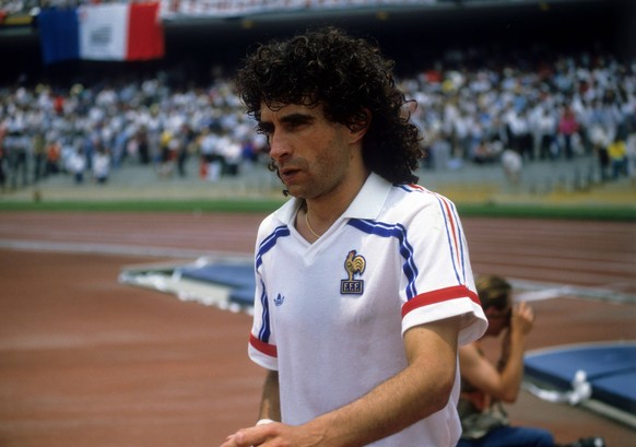 Bildnummer: 05116387 Datum: 17.06.1986 Copyright: imago/WEREK
Dominique Rocheteau (Frankreich) - Einmarsch; Vdia, quer, close, Einmarsch, einlaufen, auflaufen WM 1986, L�nderspiel, Nationalteam, Nati ...