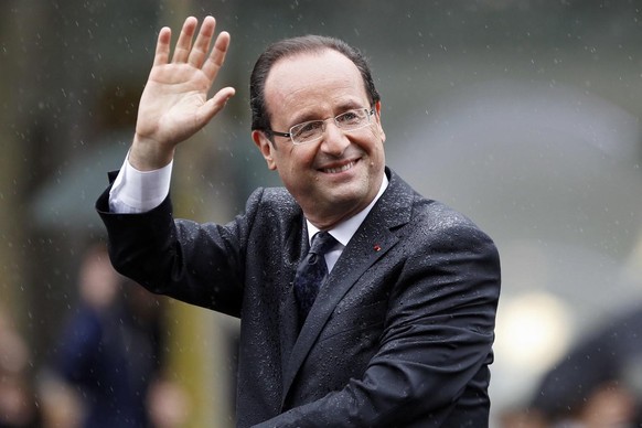 En 2012, manque de bol, la remontée de François Hollande dans une Citroën s'était faite sous la pluie.