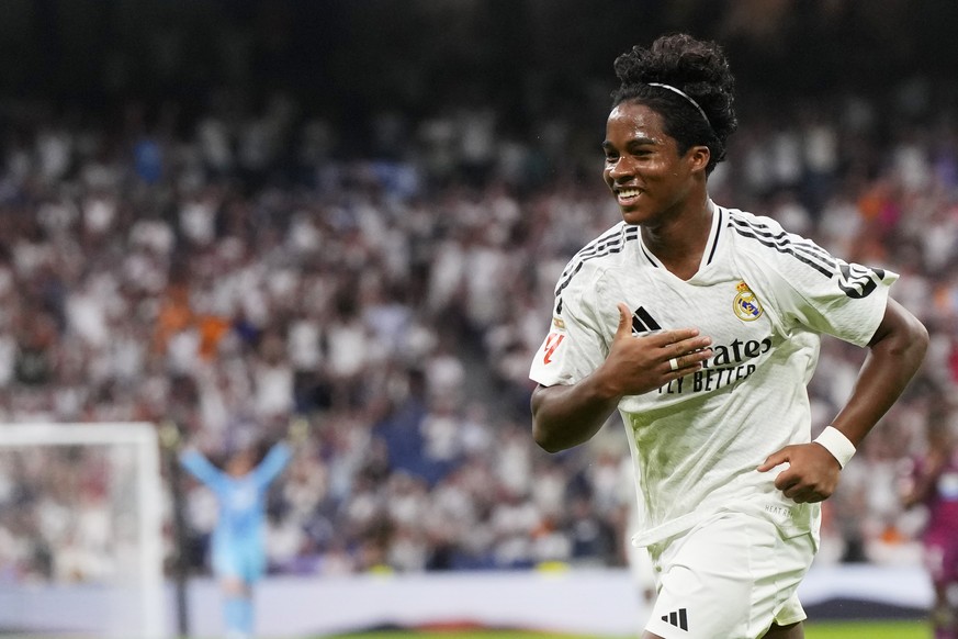 Real Madrid&#039;s Endrick celebrates after scoring his side&#039;s third goal during the Spanish La Liga soccer match between Real Madrid and Valladolid at the Santiago Bernabeu stadium in Madrid, Sp ...