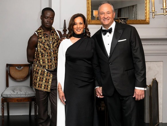 Kamala Harris s'est discrètement glissée au gala avec son mari, sans poser sur le tapis rouge.