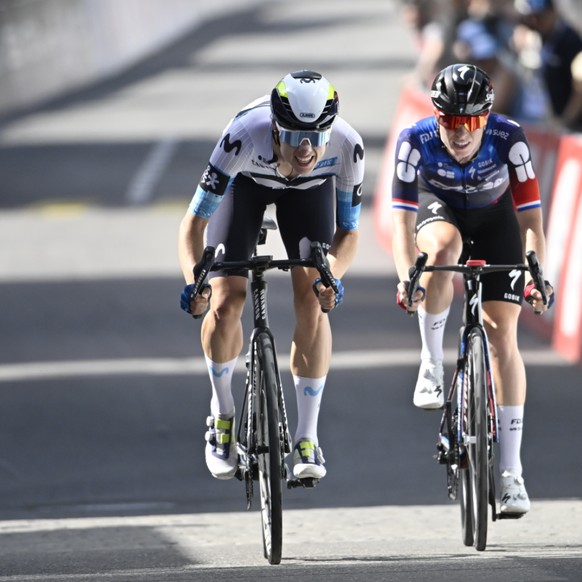 Marlen Reusser (à gauche) bat Demi Vollering sur la ligne à Gstaad.