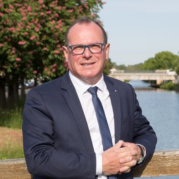 Emmanuel Riotte est le Maire de la Ville de Saint-Amand-Montrond.