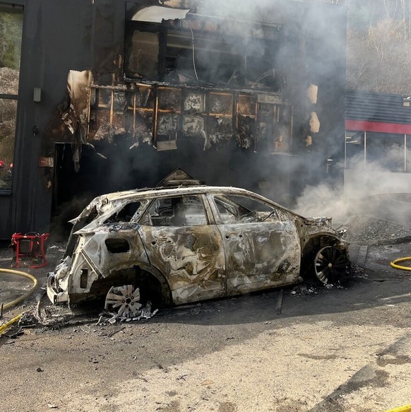 Brigandage et véhicules incendiés dans une usine à Courchavon