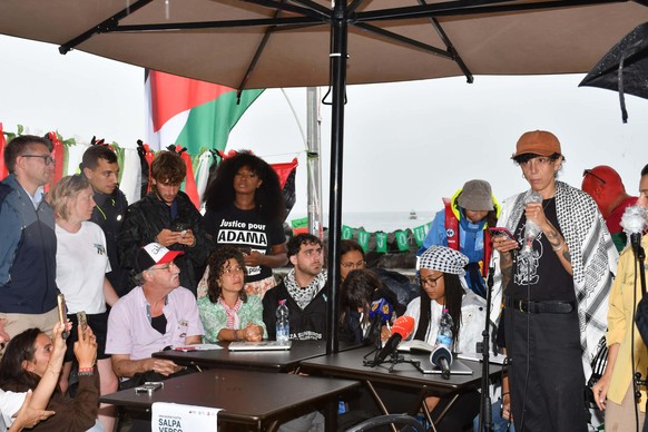 epa12410656 Activists, among them Tan (Tania) Safi (R), gather at the port of San Giovanni Li Cuti in Catania, Sicily, southern Italy, 27 September 2025, before a flotilla of boats leaves for Gaza. Th ...