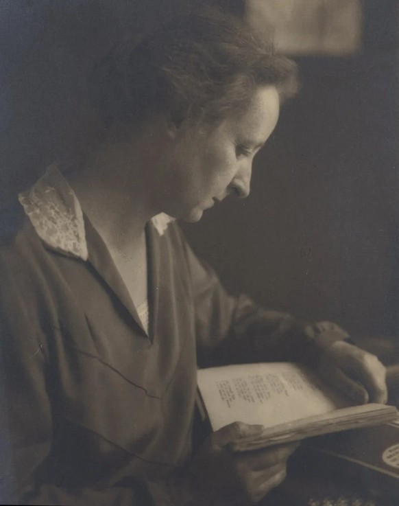 Les femmes comme Annie Leuch-Reineck ont rencontré des difficultés dans leur combat en faveur du suffrage féminin.
https://gosteli.anton.ch/actors/11460