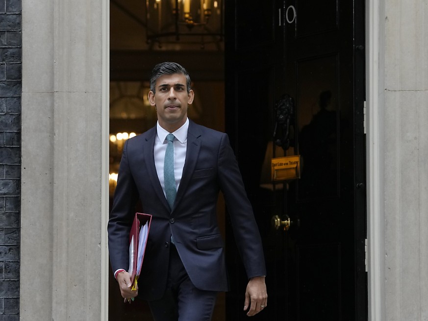 Le nouveau Premier ministre britannique Rishi Sunak s&#039;est entretenu par téléphone avec le président français Emmanuel Macron. Ils ont convenu de renforcer leur coopération afin de lutter contre l ...