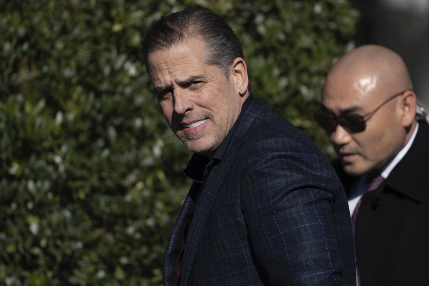 Hunter Biden est poursuivi pour avoir menti sur sa possession d'une arme à feu.