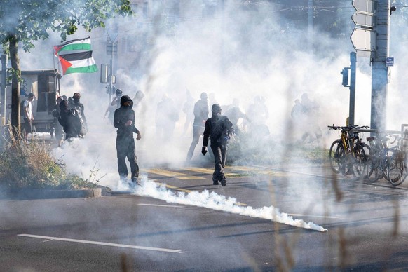 La manifestation anti-G7 à Genève a été émaillée de débordements et d'affrontements avec la police.