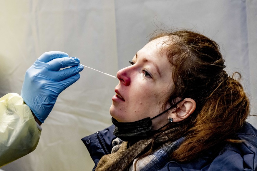 epa09711820 An employee of a commercial testing company performs a COVID-19 test at a commercial testing company in Rotterdam, the Netherlands, 27 January 2022. Commercial test companies carry out COV ...