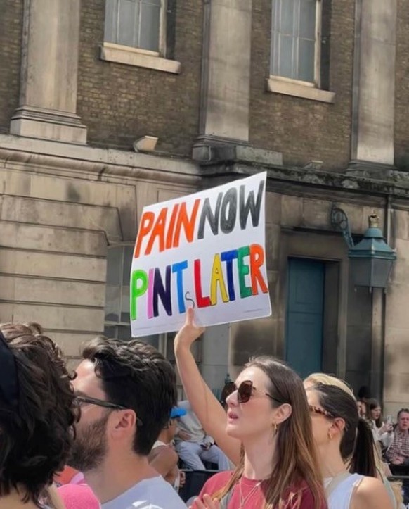 Die lustigsten Plakate am 2026 London Marathon
https://www.instagram.com/thearchbishopofbanterbury/