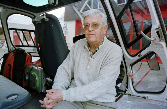 Beat Perren, der 1969 die Air Zermatt gegruendet hatte, anlaesslich einer Pressekonferenz des Rettungsunternehmens am Dienstag, 4. Januar 2000 in Zermatt. Seit nun 31 Jahren retten die Piloten und Aer ...