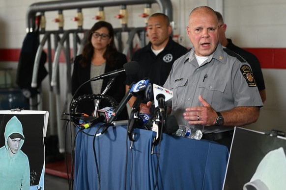 KENNETT SQUARE, PENNSYLVANIA - SEPTEMBER 10: Lt. Col. George Bivens of the Pennsylvania State Police briefs the media on developments in the manhunt for convicted murderer Danelo Cavalcante at Po-Mar- ...
