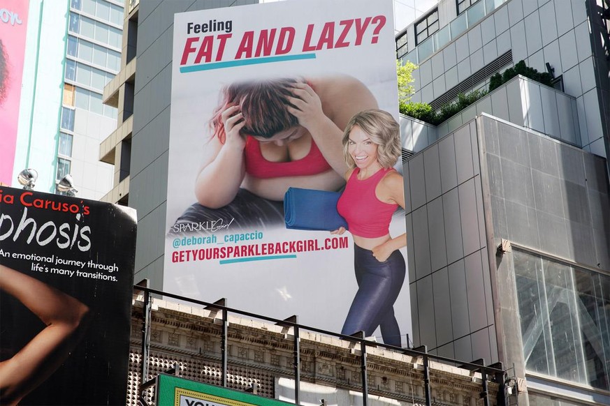 Le panneau publicitaire installé en plein Times Square a beaucoup fait parler sur les réseaux.