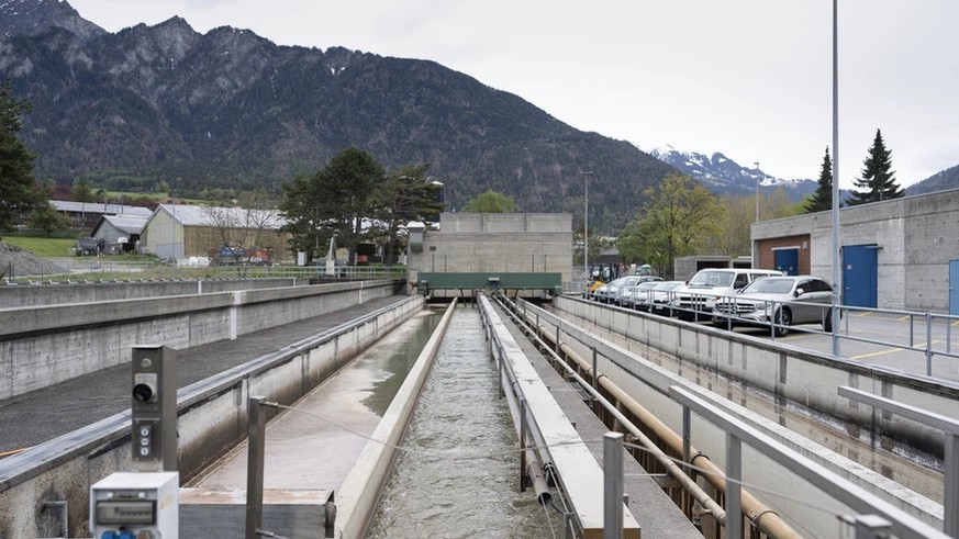 L'entrée des eaux usées de la station d'épuration de Coire, où un échantillon est prélevé automatiquement tous les 90 mètres cubes d'eau, est photographiée le jeudi 6 mai 2021 à Coire.  ...