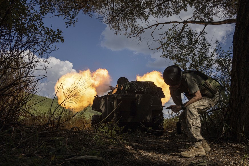 A Ukrainian self-propelled artillery shoots towards Russian forces at a frontline in Kharkiv region, Ukraine, Wednesday, July 27, 2022. (AP Photo/Evgeniy Maloletka)