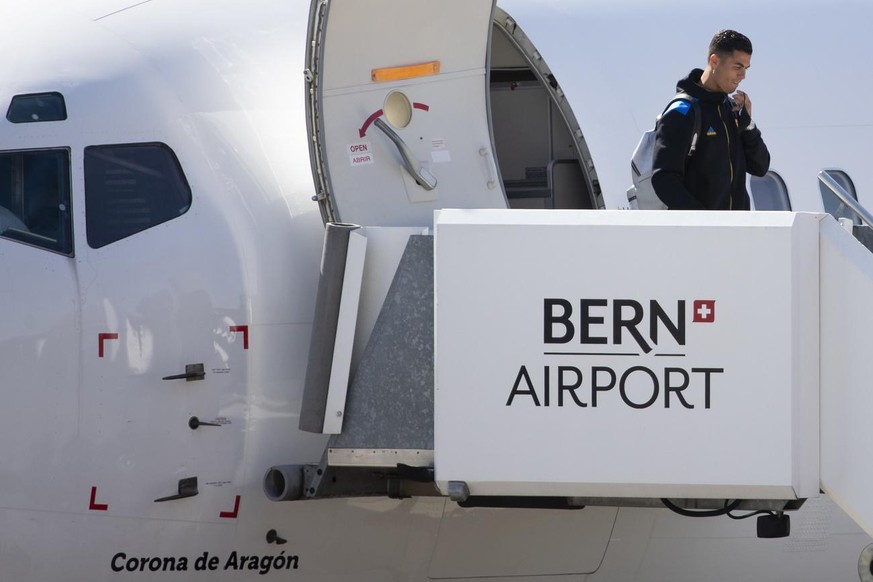 Manchester United&#039;s Cristiano Ronaldo disembarks from the plane upon his team&#039;s arrival at the airport in Bern-Belp, Switzerland, 13 September 2021. Manchester United will face Young Boys Be ...