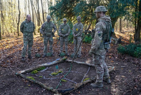 SALISBURY, ENGLAND - NOVEMBER 23: Prince William, Prince of Wales, Colonel-in-Chief, 1st Battalion Mercian Regiment (L) listens to a briefing ahead of an attack exercise during a visit to the regiment ...