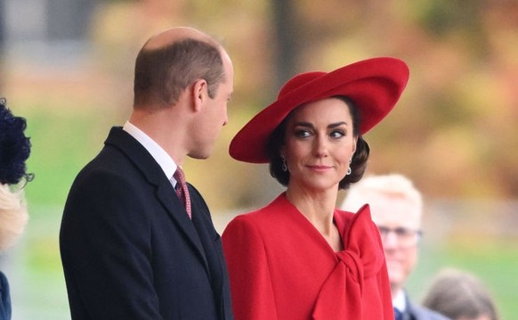 LONDON, ENGLAND - NOVEMBER 21: Prince William, Prince of Wales and Catherine, Princess of Wales attend a ceremonial welcome for The President and the First Lady of the Republic of Korea at Horse Guard ...