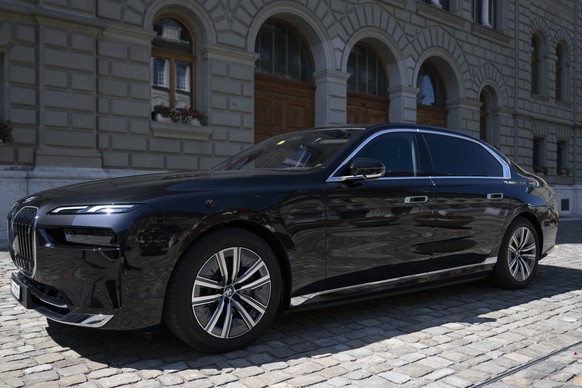 Das neue Elektrofahrzeug Typs BMW i7 von Bundesraetin Viola Amherd wird der Presse vorgestellt, am Mittwoch, 14. Juni 2023 in Bern. Der Bundesrat schafft drei Elektro-Limousinen an. Sie gehen ans Vert ...