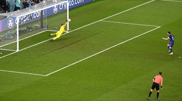 epa10340123 Goalkeeper Wojciech Szczesny (L) of Poland saves the penalty of Lionel Messi (R) of Argentina during the FIFA World Cup 2022 group C soccer match between Poland and Argentina at Stadium 94 ...