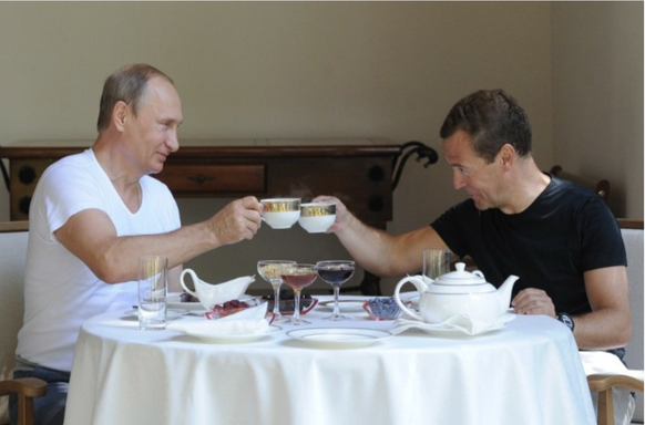 Pour le petit-déjeuner, le président russe apprécie les porridges (riz, sarrasin ou de millet, mais surtout pas les flocons d'avoine), arrosés de miel ou d'oeufs de caille crus.