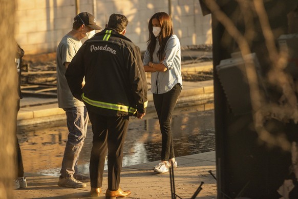 Meghan Markle en discussion avec le maire de Pasadena, Victor Gordo.