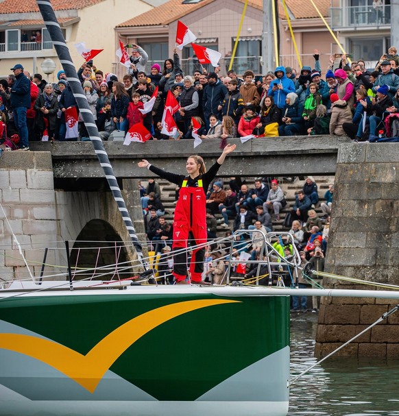 Violette Dorange lorsqu'elle prend le départ du Vendée Globe.