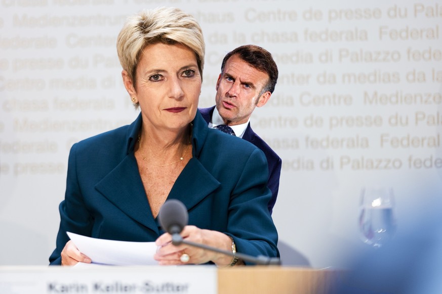 Karin Keller-Sutter rencontrera Emmanuel Macron mardi à Paris pour discuter géopolitique, sécurité, relations bilatérales et politique européenne.