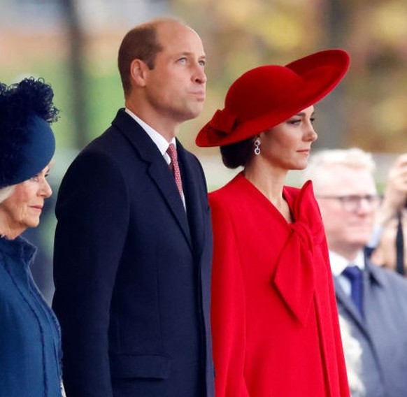 LONDON, ENGLAND - NOVEMBER 21: (L-R) President of South Korea, Yoon Suk Yeol, King Charles III, Prince William, Prince of Wales and Catherine, Princess of Wales attend a ceremonial welcome for The Pre ...