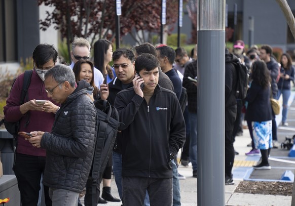 SANTA CLARA, CA - MARCH 13: People queue up outside the headquarters of Silicon Valley Bank to withdraw their funds on March 13, 2023 in Santa Clara, California. (Photo by Liu Guanguan/China News Serv ...