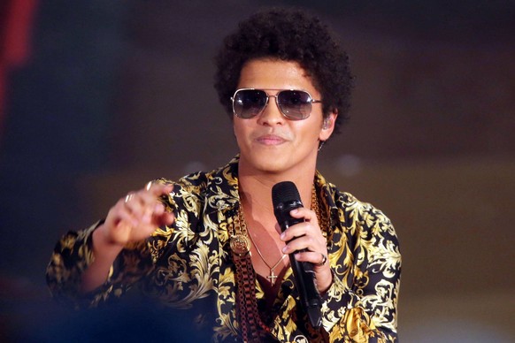 Bildnummer: 59263962 Datum: 23.02.2013 Copyright: imago/STAR-MEDIA
ZDF - Wetten, dass...? S�nger Bruno Mars ( USA ). S�nger Bruno Mars ( USA / b�rgerl. Peter Gene Hernandez ) w�hrend der ZDF - Sendun ...