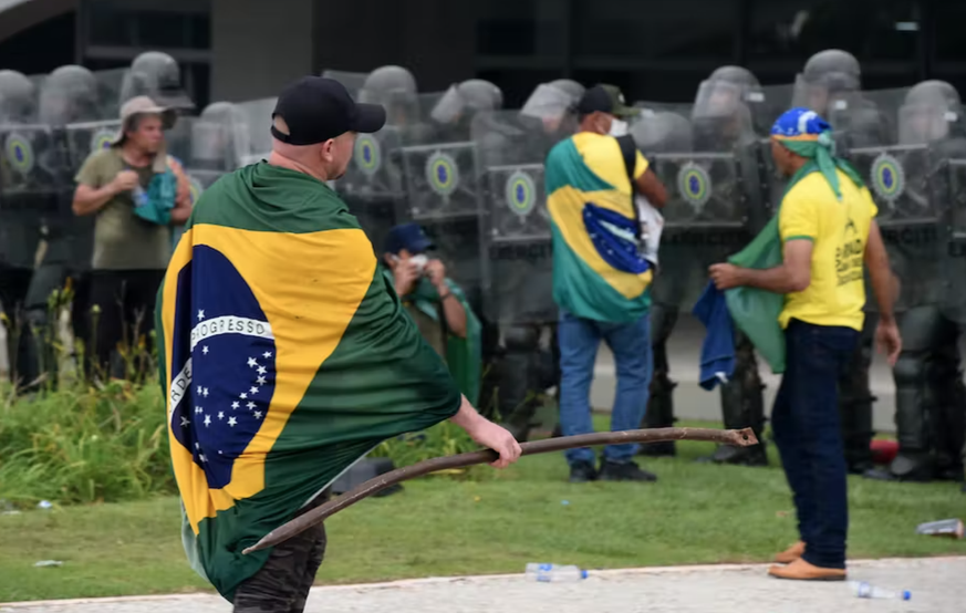 Le 8 janvier, des milliers de supporters de Bolsonaro ont pris d'assaut les instances de pouvoir, dénonçant «une élection truquée».