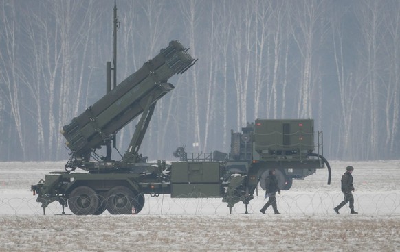 Un lanceur Patriot appartenant à une unité de tir polonaise, ici déployé pour assurer la sécurité de l'aéroport de Varsovie.