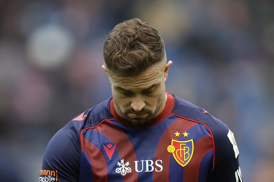 KEYPIX - Xherdan Shaqiri (FCB) geht in die Halbzeitpause im Super League Spiel zwischen dem FC Basel und dem FC Lugano, am Sonntag, 9. November 2025 im Stadion St. Jakob-Park in Basel. (KEYSTONE/Peter ...