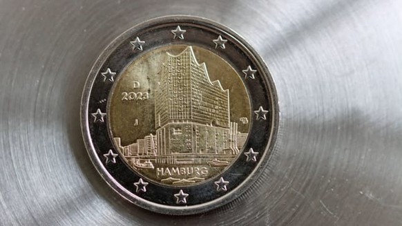 Pièce de deux euros « Philharmonie de l&#039;Elbe » : voici à quoi ressemble une pièce ordinaire sans cette précieuse erreur d&#039;impression.