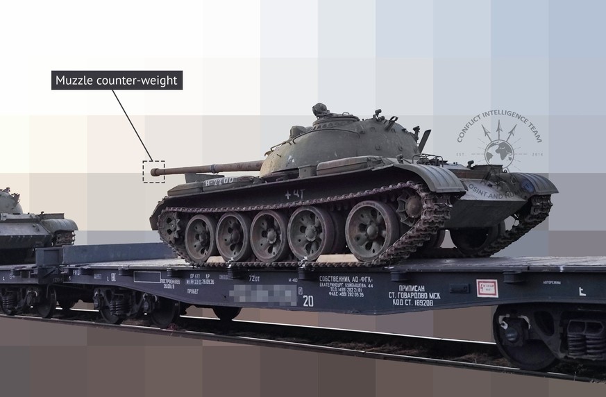 Des chars T-54/55 transportés par train vers la Russie occidentale.