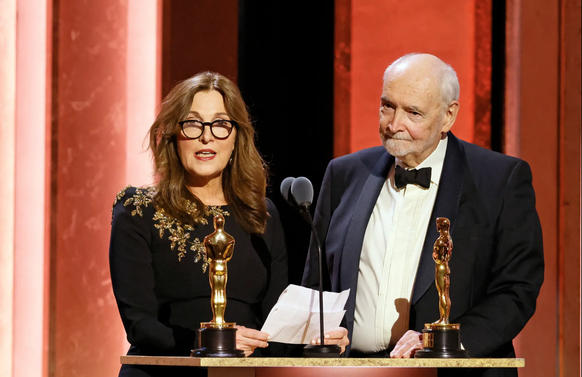 Barbara Broccoli (à gauche) et son demi-frère Michael Wilson (à droite).